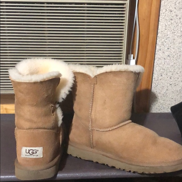 UGG boots - Picture 2 of 3